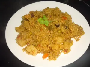 Serve veg biryani