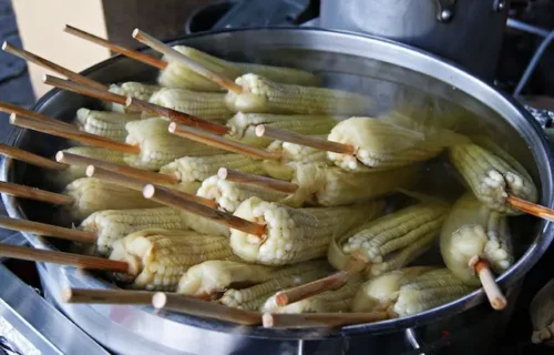 Classic Boiled Corn on the Cob