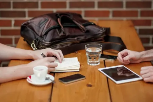 Candidate and interviewer in a structured business conversation during consulting interview