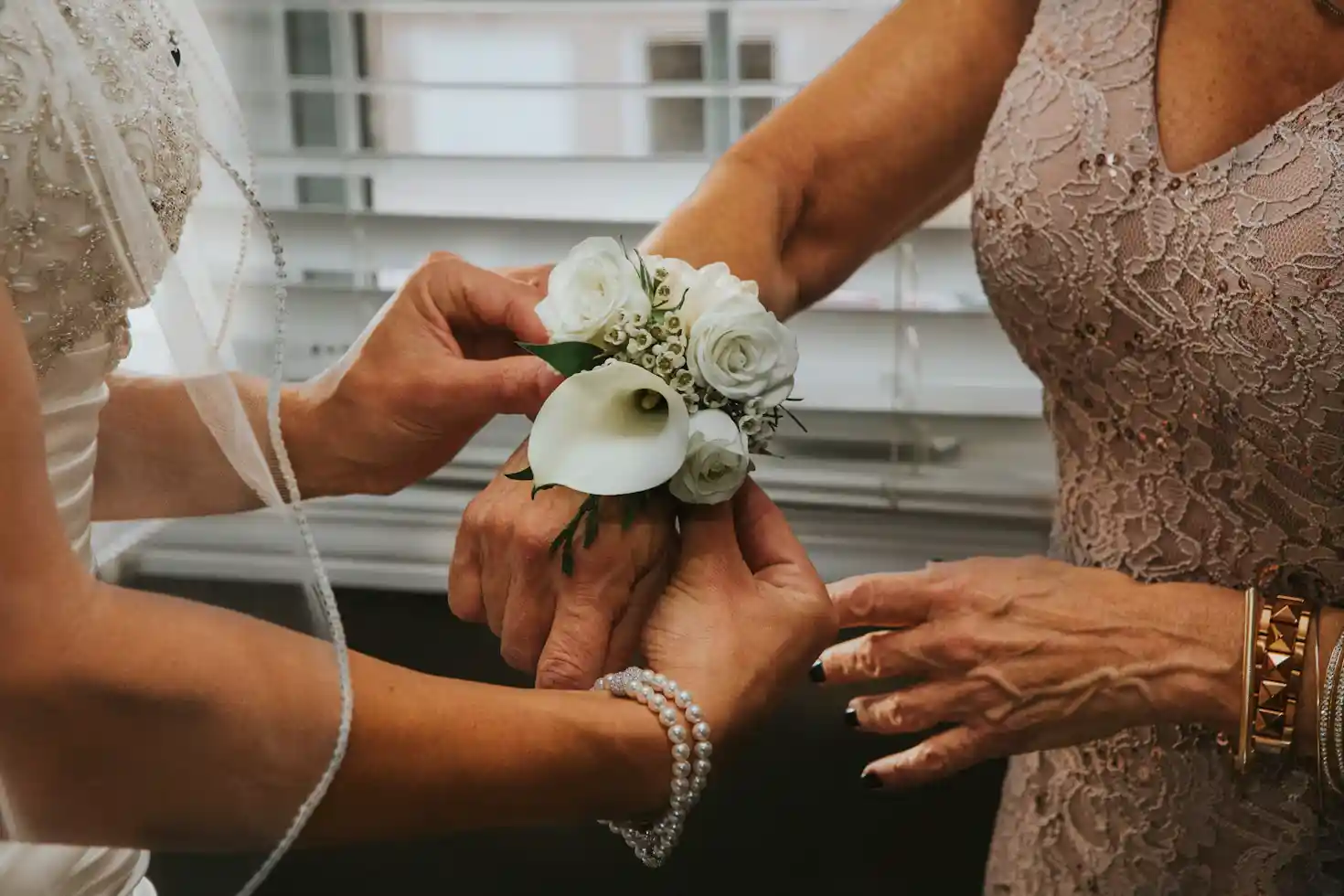 Modern mother of the bride outfits featuring an elegant, tailored midi dress with contemporary styling for a sophisticated wedding look.