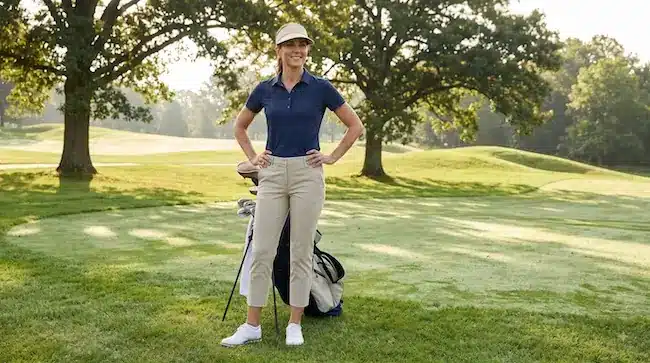 Women’s golf style with a polished polo shirt, tailored trousers and comfortable golf shoes